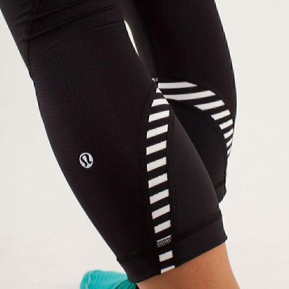 Lululemon Run: Inspire Crop II - Black/Classic Stripe Black White, Size 4, Rare - Picture 3 of 12
